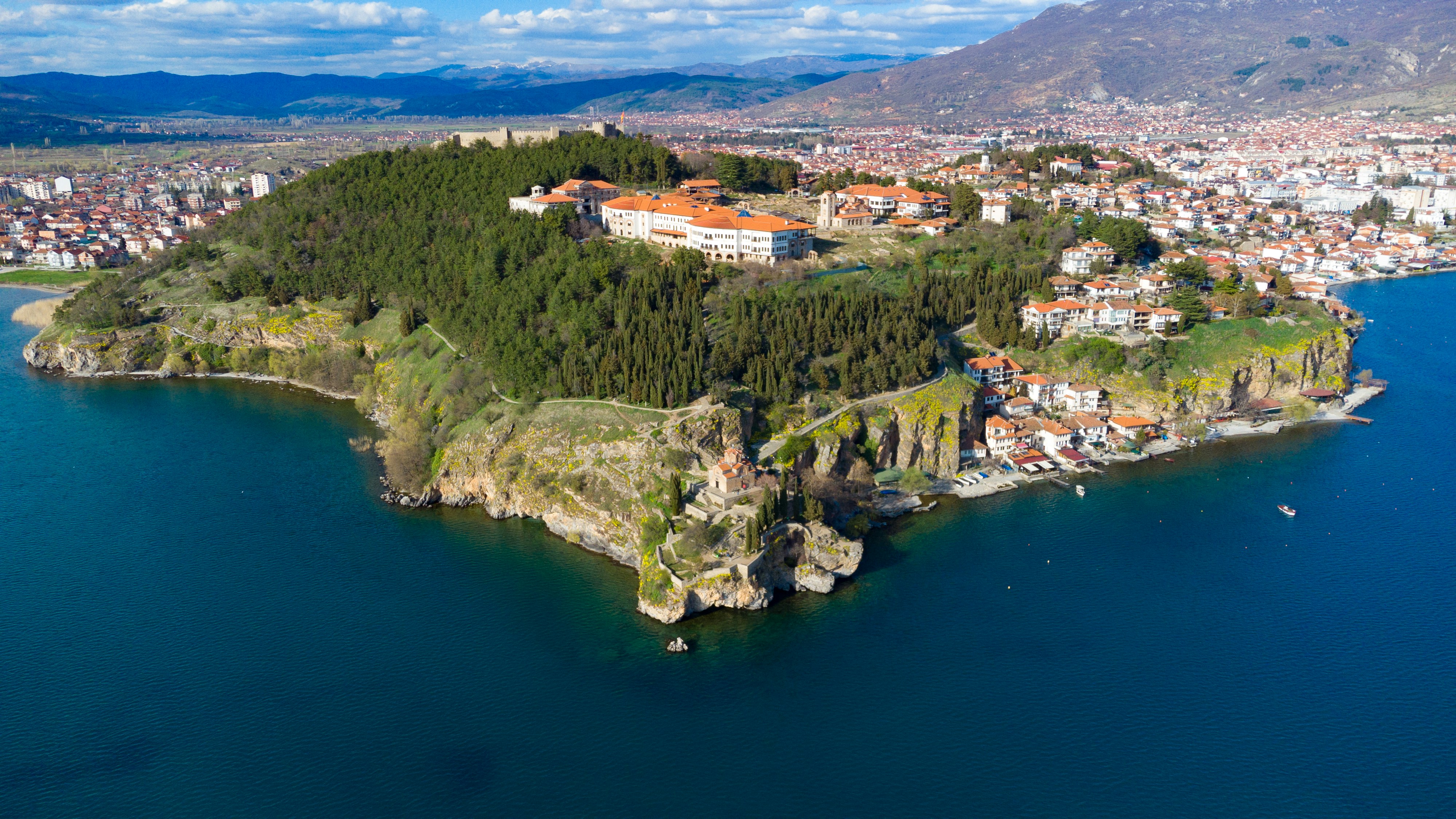 Lychnid Cruise — Catamaran cruise booking site on Lake Ohrid — bilingual, fast, built to convert.